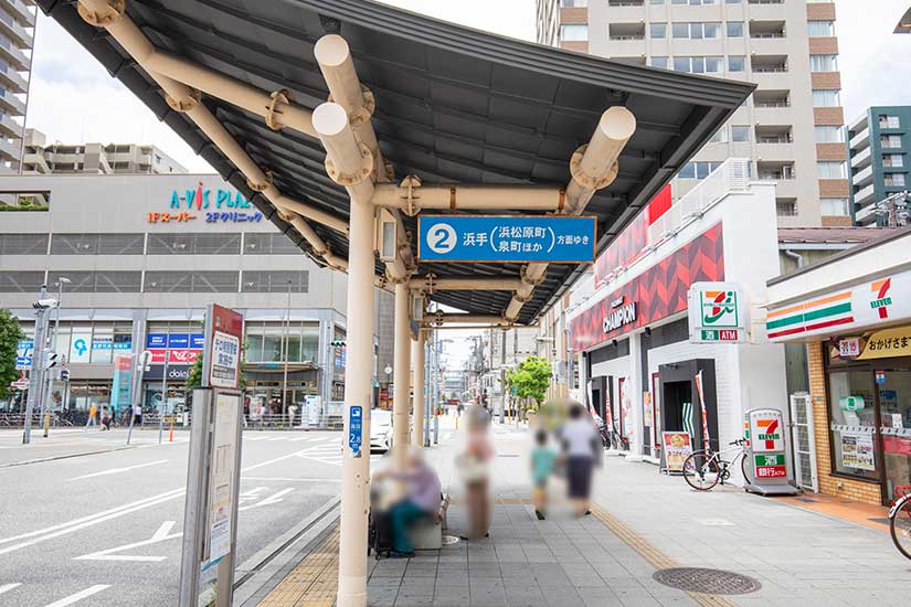 阪神西宮駅、南側バスロータリー、2番線のバスからご乗車ください。